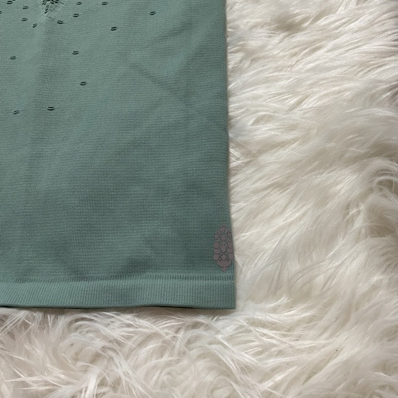 Free People Racer Back Laser cut Tank - Picture 3 of 4